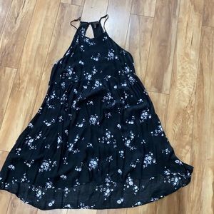 Black & white floral dress w/ key hole cut in back